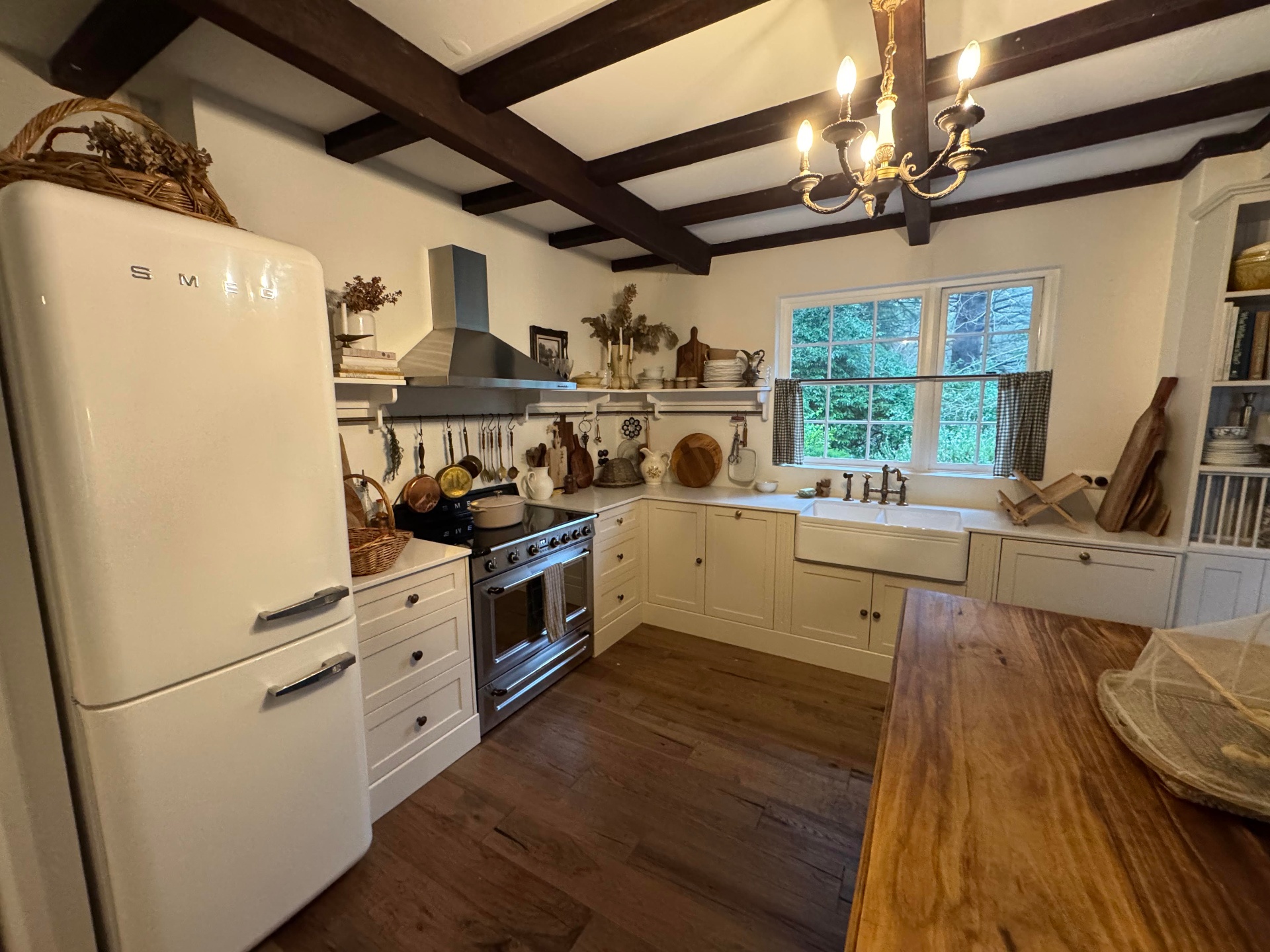 Cottage kitchen deep clean completed by Shine Yeti